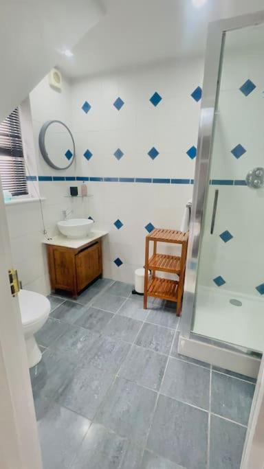 Amazing Location - City Of London- 2 Bedroom Stunning Canal View House With Private Garden,Parking & Balcony Екстер'єр фото