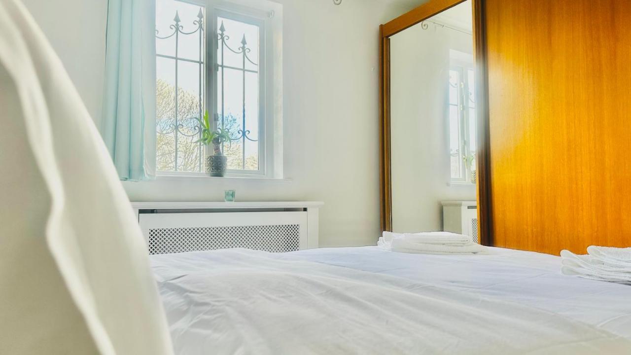 Amazing Location - City Of London- 2 Bedroom Stunning Canal View House With Private Garden,Parking & Balcony Екстер'єр фото