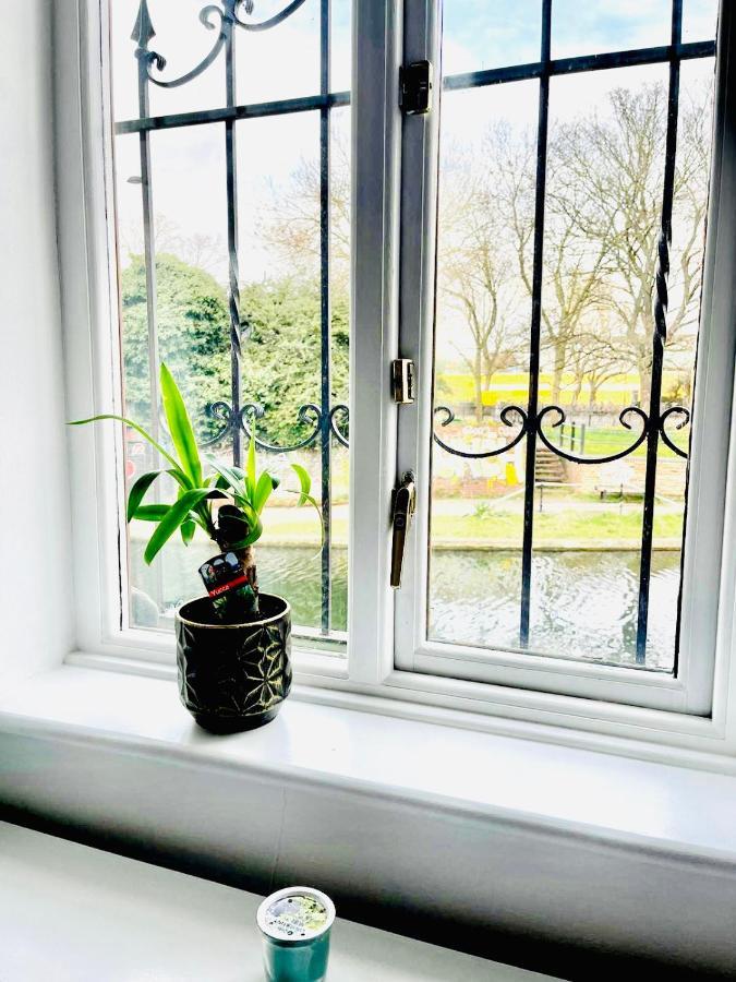 Amazing Location - City Of London- 2 Bedroom Stunning Canal View House With Private Garden,Parking & Balcony Екстер'єр фото